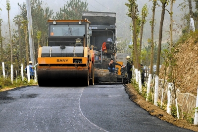 吹响扶贫冲锋号——竹溪县“十个到村到户”推进脱贫攻坚 