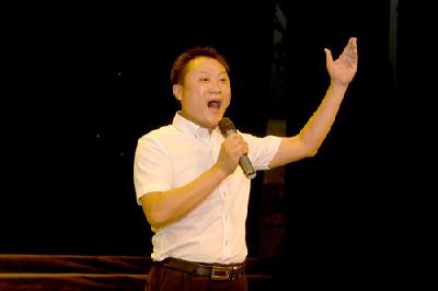 郧阳区歌手尚大权将步入央视《星光大道》