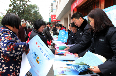 房县“世界水日”“中国水周”宣传走进社区