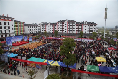 房县举行相约军店“三月三”显圣殿民俗文艺汇演暨《百姓大舞台》活动