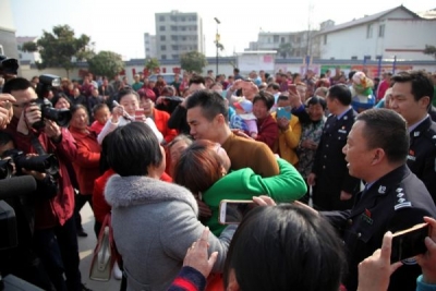 3岁被拐卖的房县儿童任渊  20年后与家人团聚