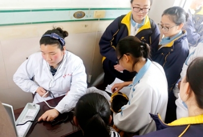 县人民医院全力做好高考考生体检工作