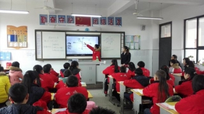 天明小学与白鹤学校、化龙学校开展课堂教学研讨活动