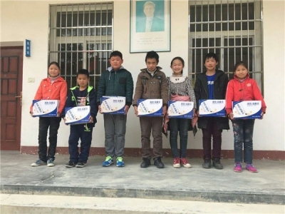 万峪河乡：开展爱心捐赠 助力精准扶贫 