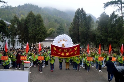 八一希望小学清明祭英烈    缅怀知感恩