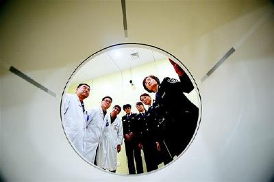 七朵金花为十堰“排毒” 跨市安全转移8吨多剧毒危险物