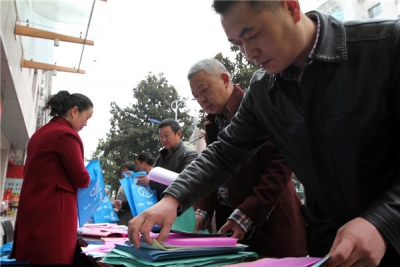 房县“世界水日”“中国水周”宣传走进社区 