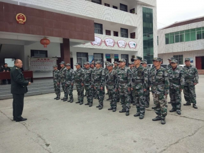 县人武部到上龛乡检查武装工作