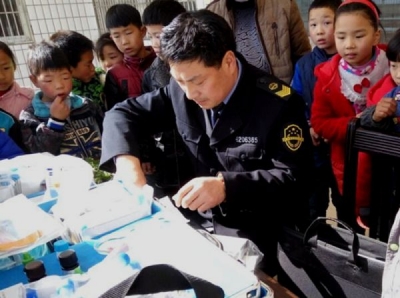 100名食药人员齐上阵 房县食品快检活动20个乡镇同步“首秀”