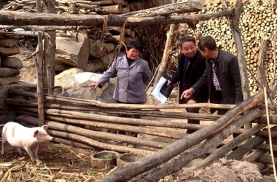 县农机开展“学雷锋，服务三农”活动