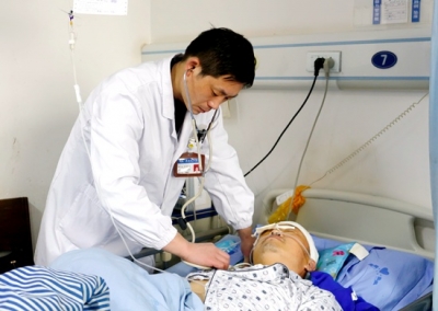 房县人民医院神经外科成功完成前交通动脉瘤显微夹闭术