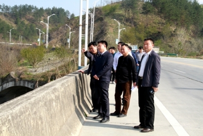 纪道清在住建项目现场推进会上强调: 狠抓项目落实 确保兑现承诺