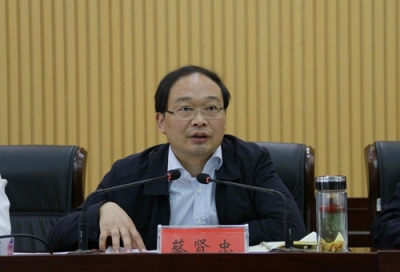 蔡贤忠在全县招商引资大会上强调:抢抓机遇 解放思想 抓好招商引资“一号工程”