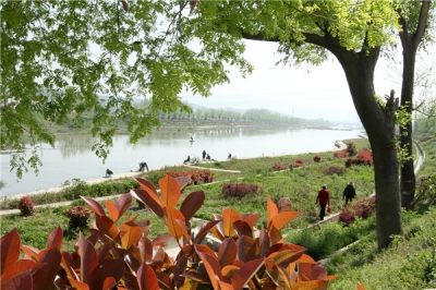 房县推行“河长制”“臭河”变清河 