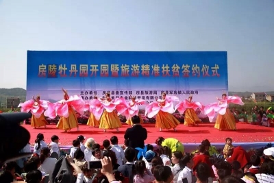 县实验小学开展“阅读 越读 悦读”读书节活动