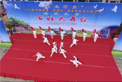 应广大微友要求,“醉美房县 相约军店三月三”微信大赛投稿时间延迟到4月10日，入围作品展示正在进行...