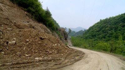 县乡村通力配合 房县“门中路”改扩建项目快速推进