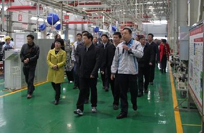 十堰第一季度重点项目拉练现场会与会人员到郧阳区观摩