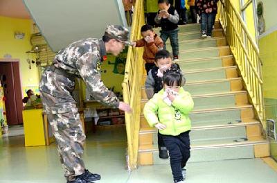 县幼儿园开展消防安全教育活动