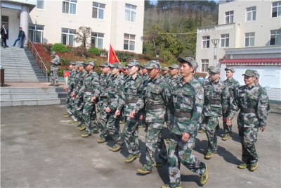 窑淮镇民兵训练显威武 