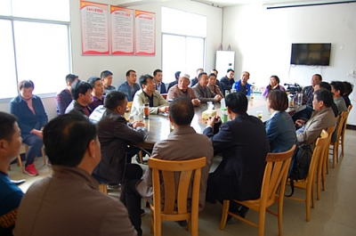 坎子山上拜“愚公” 