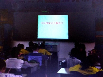 八里小学开展“全民国家安全日”宣传教育活动