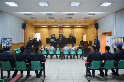 房县法院法警大队为庭审“保驾护航”