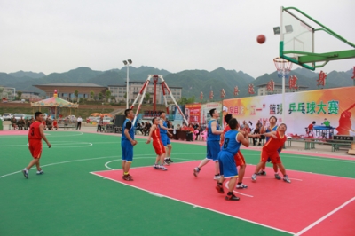 房县举办庆“五一”运动会