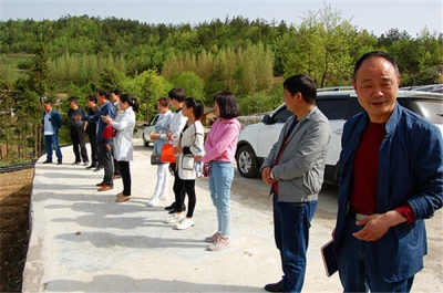 城关镇走出去现场观摩学习交流助推精准扶贫 