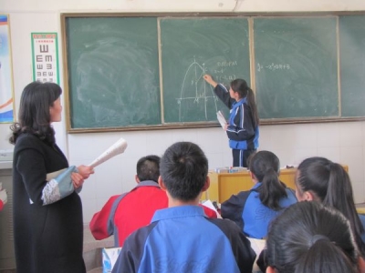 实验中学小组合作班级文化建设显成效