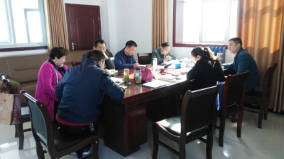 抓党建促脱贫，转作风促实效