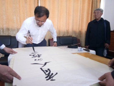 邓子新回家乡房县拍摄个人主题微电影