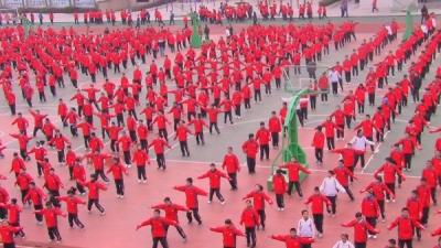 实验中学：阳光大课间，活力满校园