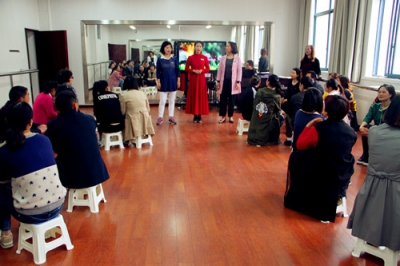 东城小学：开展班主任沙龙活动，千方百计为教师减压 