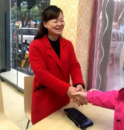 房县好干部 拾金不昧好品德