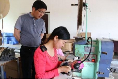 军店镇：致富路上娘子军  助人为乐帮扶贫