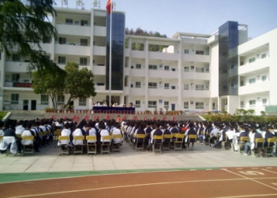 门古初中召开期中总结及表彰大会