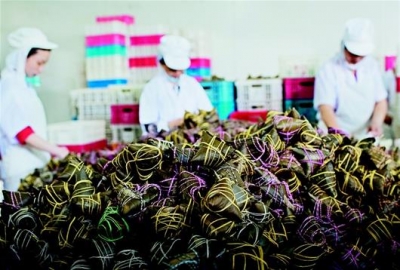 鄂粽产业复苏 留住荆楚味道  90后包粽工一天要包上千个