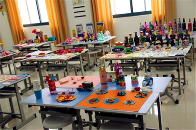 东城小学举办庆“六一”学生美术作品展 