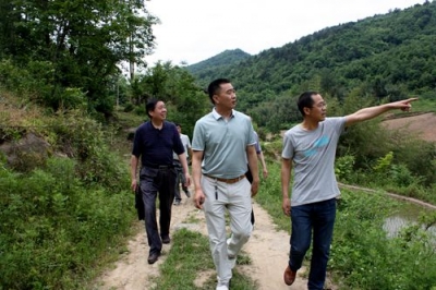 房县审计局全员奋战扶贫一线 深入推进“四双”帮扶