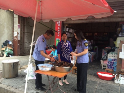县食药监局开展端午节前食品安全检查