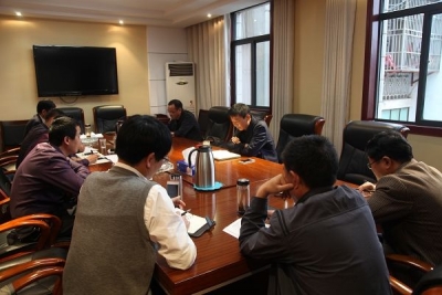 县林业局党委学习贯彻上级会议精神