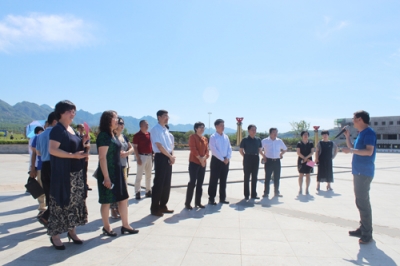 房山区政协主席赵佳琛带队来房县开展对口协作工作