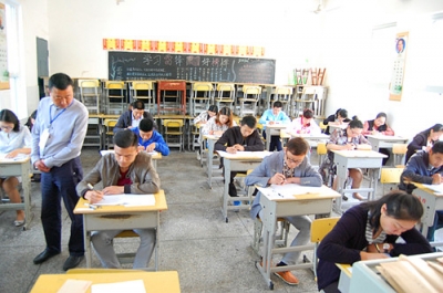 城关镇105名赶考村级后备干部