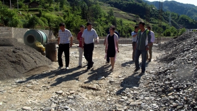 陈刚考察中坝乡精准扶贫和基层党建工作