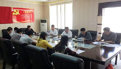 县十八届人大常委会召开第二次会议