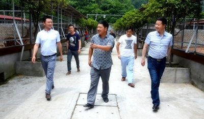 县公安局驻工作队带领产业大户赴郧西学习电子商务