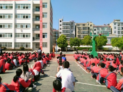 实验中学：消防演练进校园，防火安全紧抓牢  