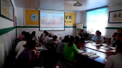 军店镇中心卫生院组织党员干部观看党风廉政警示教育片和弘扬人情新风微电影