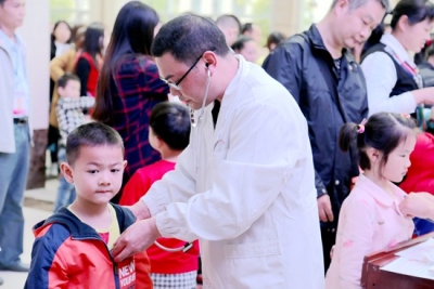 县保健院开展托幼机构免费健康体检